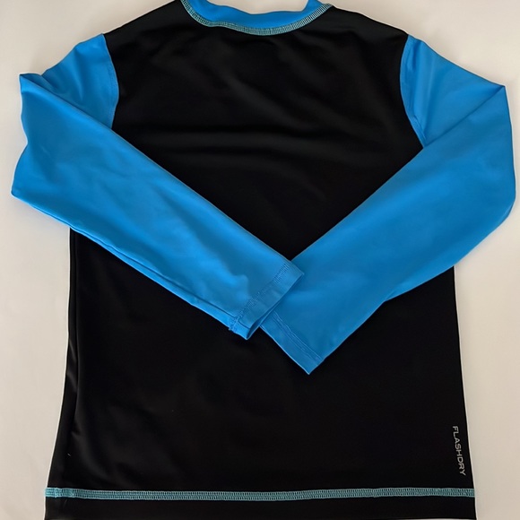 Boys North Face Rash Guard. Size XS. great condition - Picture 4 of 4